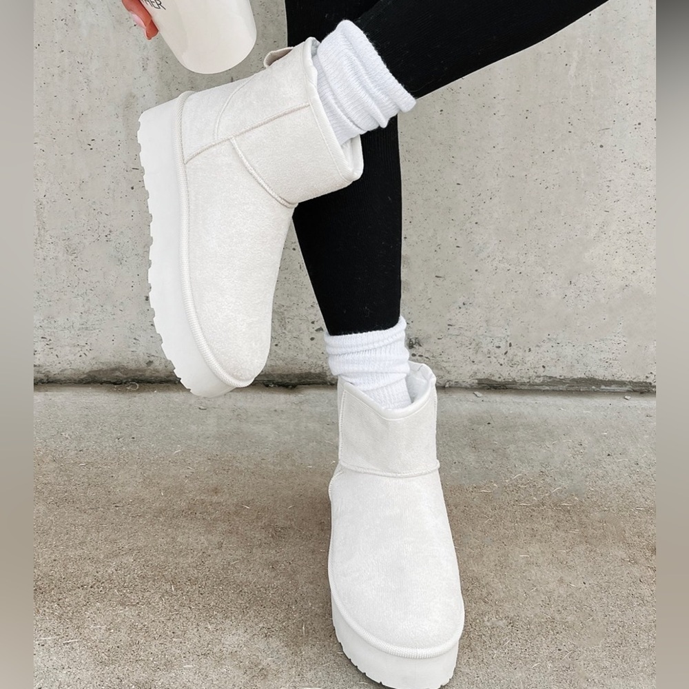 MINI PLATFORM BOOTIES FAUX FUR (OFF WHITE)